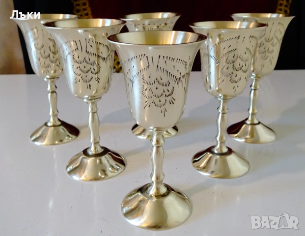 Разкошни бронзови чаши за ракия,релеф. 