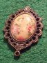 СТАР ОРНАМЕНТИРАН БРОНЗОВ БЕЛ ЕПОК СТИЛ ФЛОРАЛЕН МЕДАЛЬОН АРТ ПЕНДАНТ с ЕМАЙЛ-ЛАК УКРАСА 56781, снимка 2