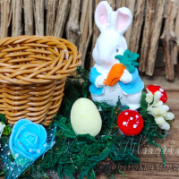 Поставка за яйчице със зайче върху дървено трупче, снимка 5 - Декорация за дома - 44838015