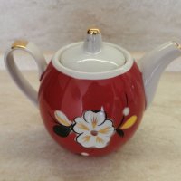 Руски порцелан червен чайник , снимка 1 - Сервизи - 41671645