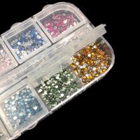 Разноцветни камъчета в кутия за маникюр., снимка 4 - Продукти за маникюр - 39491249