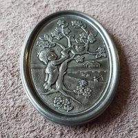 Медал дете и птици орден плакет жетон монета Френски Франция, снимка 1 - Нумизматика и бонистика - 41344252