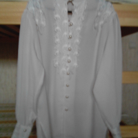Страхотна бяла блузка , снимка 2 - Блузи с дълъг ръкав и пуловери - 36322330
