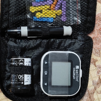 Апарат за измерване на кръвна захар+ игли и тест ленти , снимка 2 - Друга електроника - 44569849