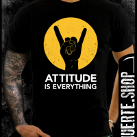 Тениска с щампа ATTITUDE IS EVERYTHING, снимка 1 - Тениски - 36130469