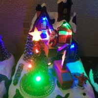 Коледни LED светещи сцени с 8 Коледни мелодии на MAGIC VILLAGЕ., снимка 15 - Декорация за дома - 42599090