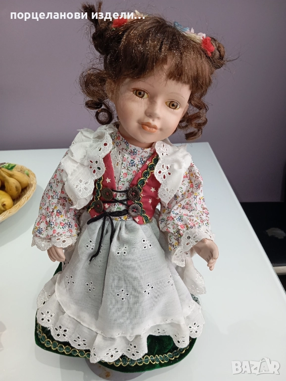 Порцеланова колекционерска кукла със метална стойка , снимка 1