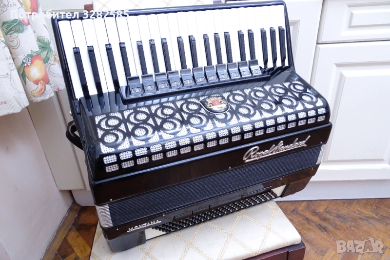 Акордеон ROYAL STANDARD MONTANA 120 баса, снимка 1