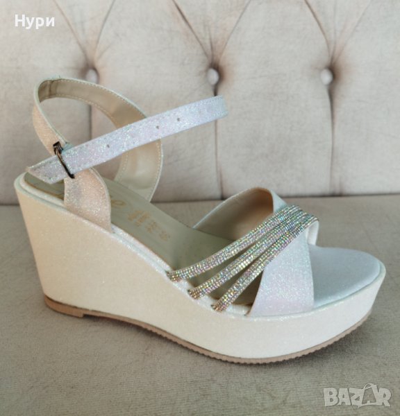 Дамски, бели сандали на платформа, снимка 1