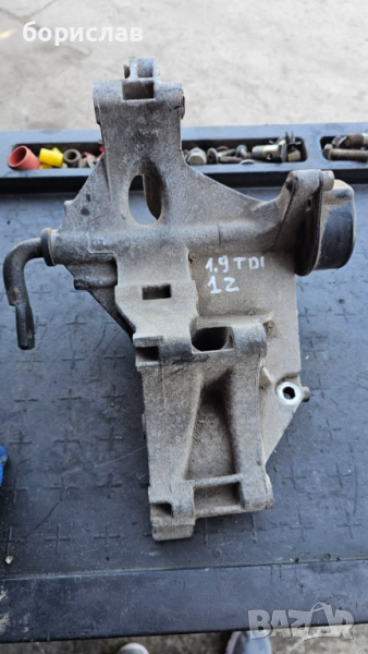 Стойка за генератор за Фолксваген голф 3 , снимка 1