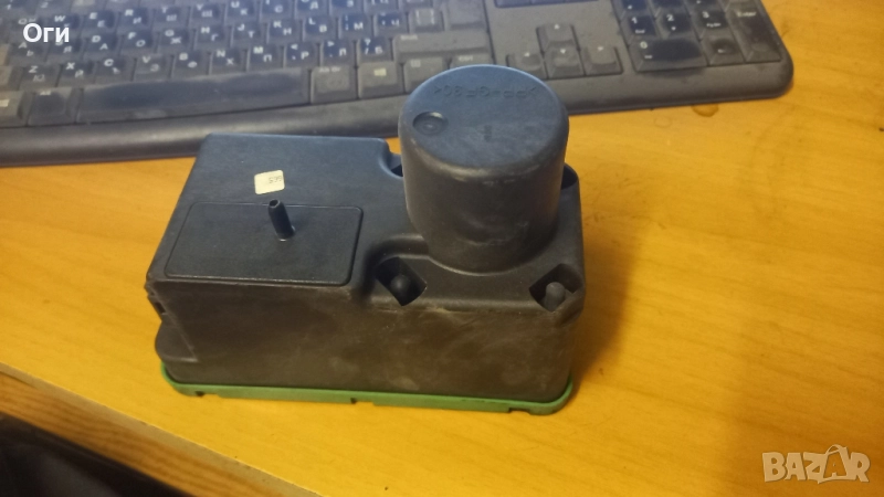 Вакуум помпа за централно за ключване от Пасат В4 (93-96г.) 3A0 962 257, снимка 1