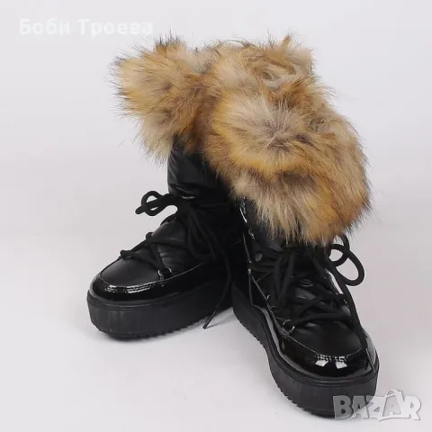 Дамски зимни апрески в черен цвят с пухче. Удобна дебела подметка с грайфер 3,5 см..