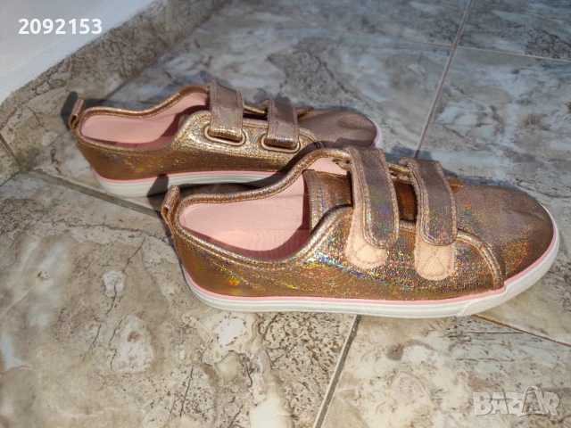 Детски обувки за момиче с лепенки,номер 33, снимка 2 - Детски обувки - 50990370