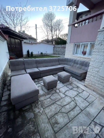 Ъглов диван с табуретки и холна маса