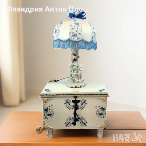 Старинна порцеланова лампа с херувими