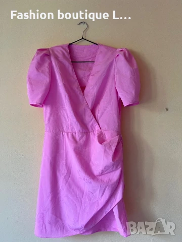 Розова рокля с буфан ръкав и копченца отстрани и цип 🩷