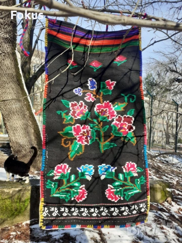 Неземно красива стара вълнена кичеста престилка за носия - Находка