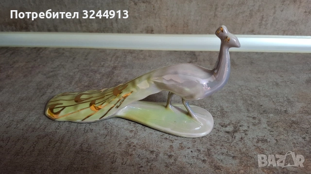 Ретро българска порцеланова статуетка,,Паун "