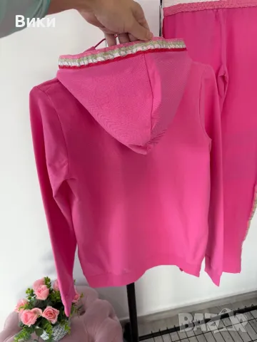 Спортен екип на Guess размер S, снимка 11 - Спортни екипи - 48618774