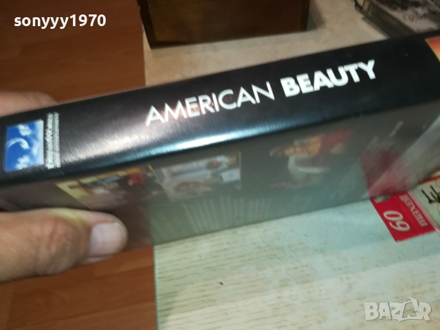 AMERICAN BEAUTY-ORIGINAL VHS VIDEO TAPE 2408251307, снимка 13 - Други жанрове - 51472116
