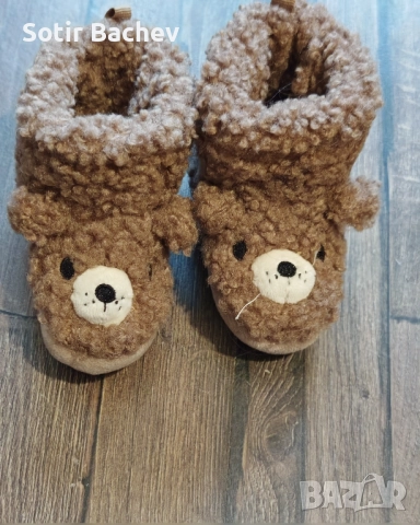 продавам бебешки пантофки 