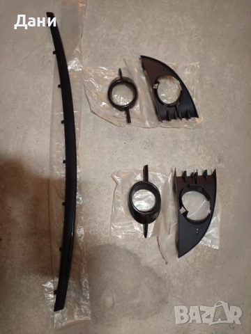 Продавам решетките за халогените заедно с лайстните за Рено Сценик 2 фейслифта 