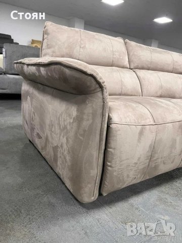 Бежов ъглов диван от плат "Cadenza" с електрически релакс механизъм, снимка 11 - Дивани и мека мебел - 40751241
