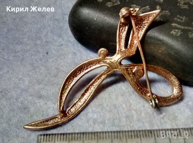 ШАРМАНТНА ПОЗЛАТЕНА АЖУРНА СТАРА БРОШКА - ПАНДЕЛКА с МИНИАТЮРНИ ФАСЕТИРАНИ ЦИРКОНИ 31903, снимка 2 - Други - 48842392