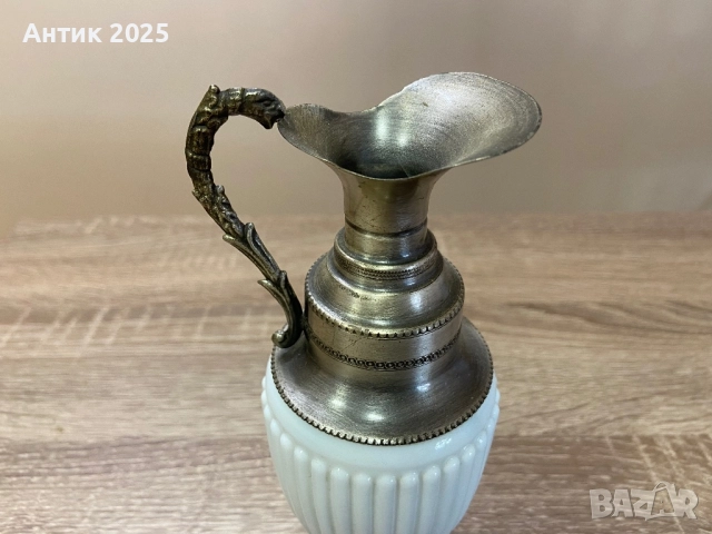 Винтидж кана от млечно стъкло с калаена дръжка, снимка 3 - Антикварни и старинни предмети - 51506776