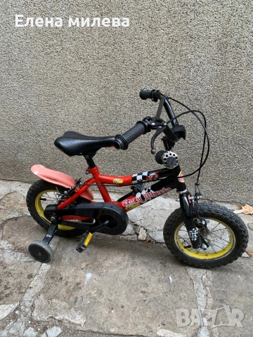 Детски велосипед с помощни колела .Подарък скутер