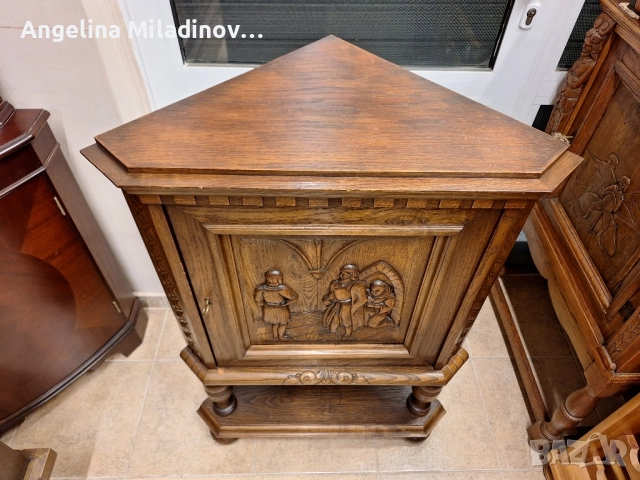 Винтидж ъглов шкаф с богата дърворезба , снимка 2 - Шкафове - 51760040