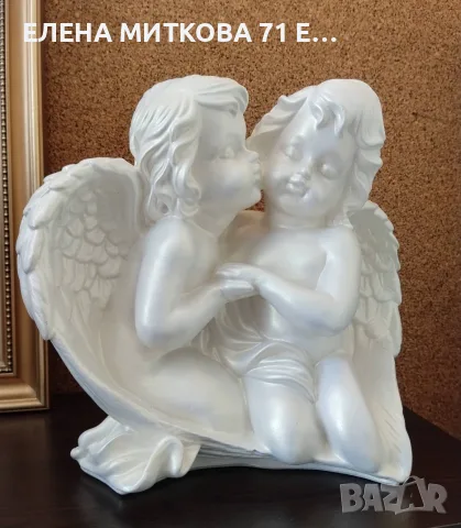 Голяма гипсова статуетка на двойка ангели-с перлен оттенък