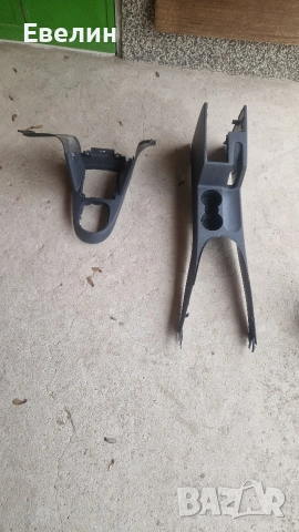 пластмаси около ръчната и скоростния лост VW Touran 2006г, снимка 4 - Части - 52865983