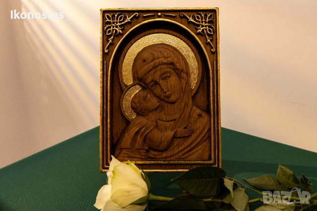 Позлатена релефна икона на Мадона с Младенеца от дъб, снимка 6 - Икони - 53223595