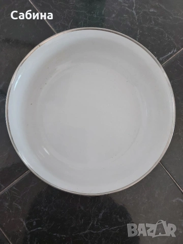 Нова емайлирана тавичка.