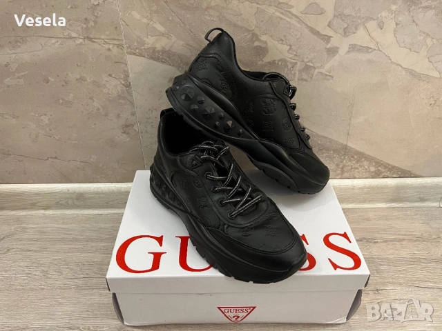 Сникърси Guess