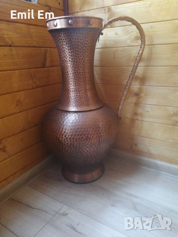 Голяма Ваза от кована. мед. 