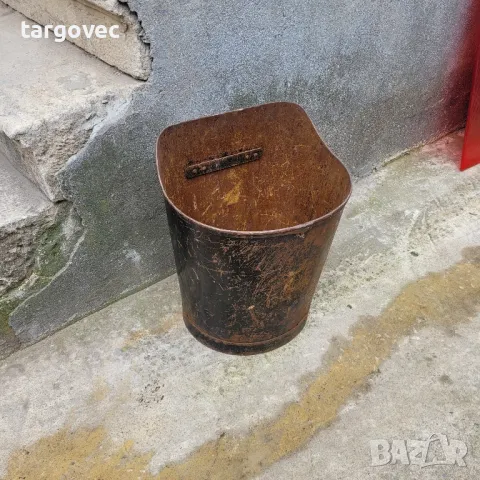 интересна старинна кофа за дърва