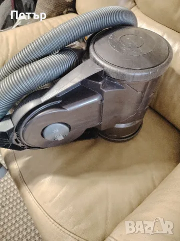 Прахосмукачка Dyson DC 19, снимка 4 - Прахосмукачки - 50159400