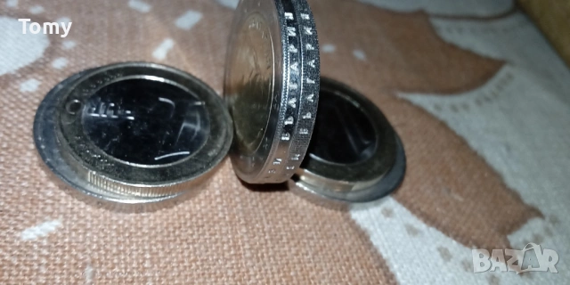 Продавам дефектна монета от 2 български евро на която гурта е почти гладък, снимка 8 - Нумизматика и бонистика - 53673050