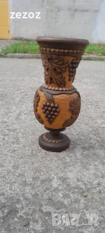 Дървена ваза за сухи цветя