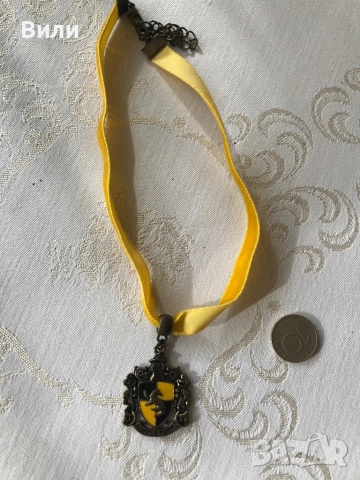 Harry Potter Хари Потър Hufflepuff огърлица медальон , снимка 2 - Колиета, медальони, синджири - 52509188