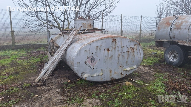 Продават се три броя цистерни. 