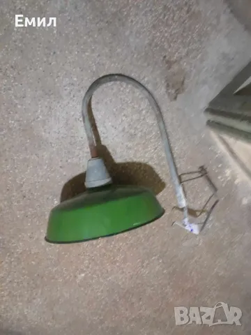 Индустриална лампа зелена с поставка за стена