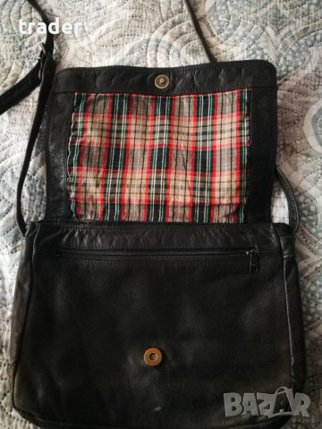 Чанта кожена - за носене през рамо , снимка 3 - Чанти - 44671084