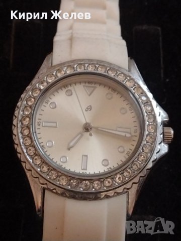 ДАМСКИ ЧАСОВНИК МНОГО КРАСИВ СТИЛЕН ДИЗАЙН С СИЛИКОНОВА КАИШКА И КРИСТАЛИ СВАРОВСКИ 33314, снимка 2 - Дамски - 38780551