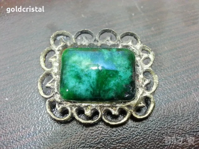 стара брошка с камък 