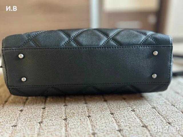 Оригинална чанта GUESS, снимка 3 - Чанти - 50847245