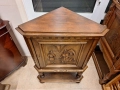 Винтидж ъглов шкаф с богата дърворезба , снимка 2