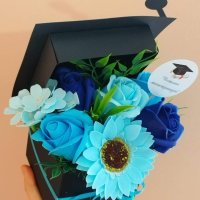 Ново🎓Букети със сапунени цветя за бъдещите абитуриенти и абсолвенти, снимка 2 - Подаръци за жени - 40241084
